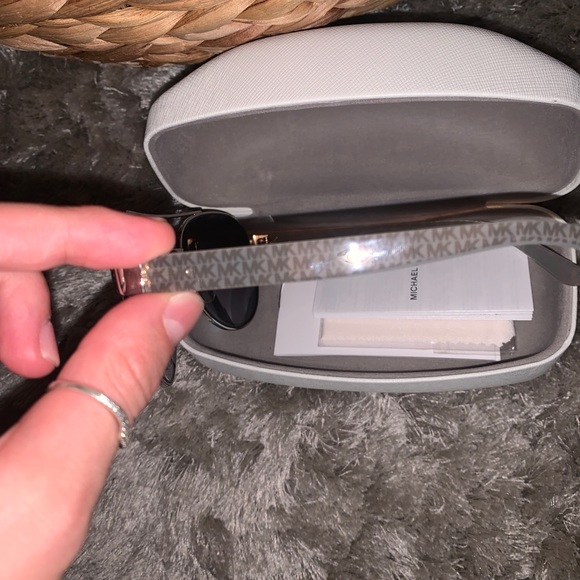 Brand new sunglasses Michael Kors - Picture 5 of 6